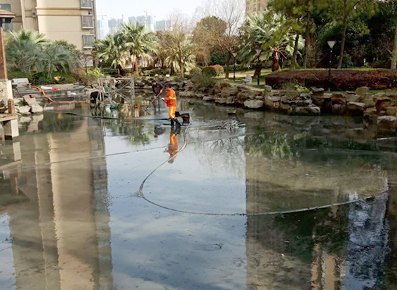 泾川景观池淤泥清理